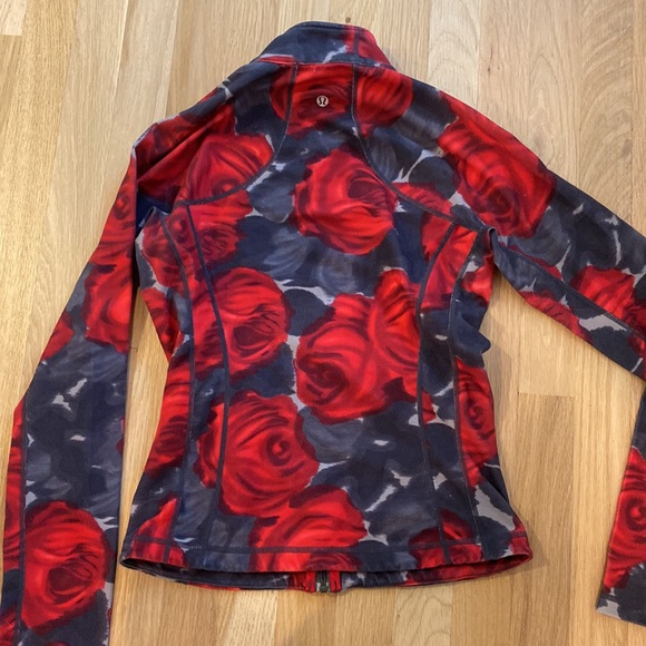 Lululemon rose full zip size 6 - Picture 4 of 6